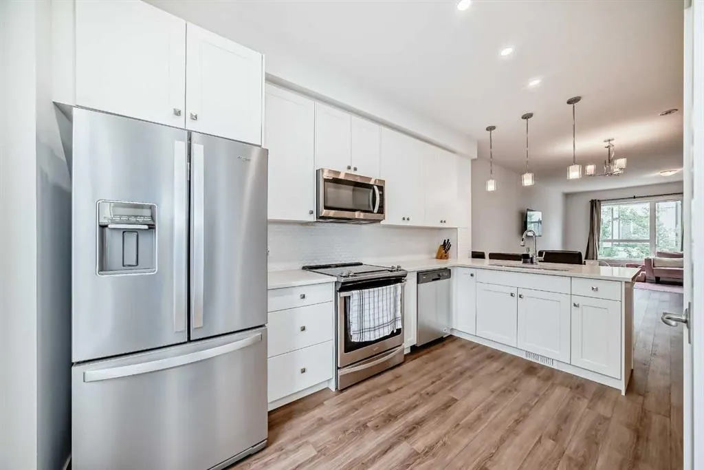 15 Evanscrest Park NW, #208