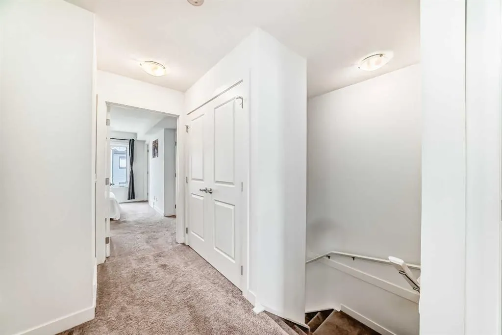 15 Evanscrest Park NW, #208