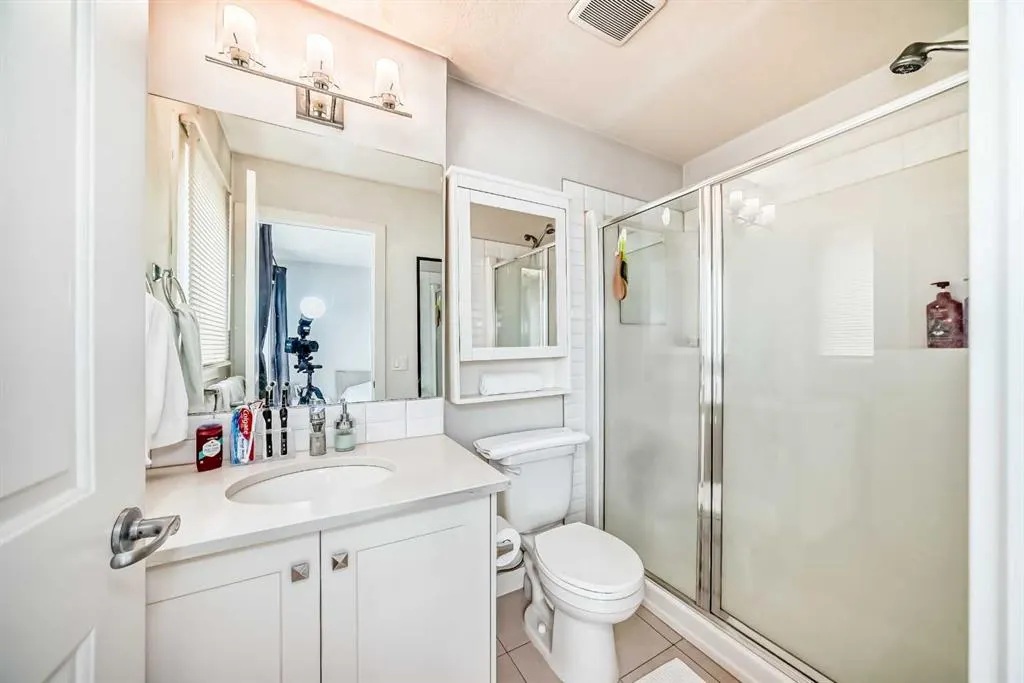 15 Evanscrest Park NW, #208