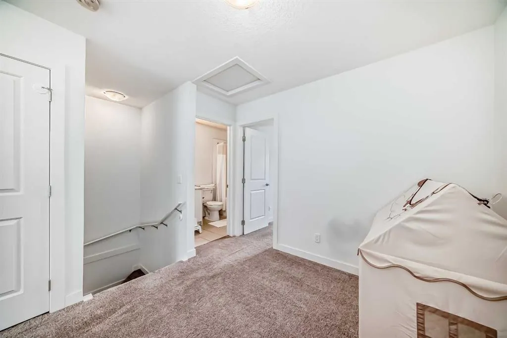 15 Evanscrest Park NW, #208