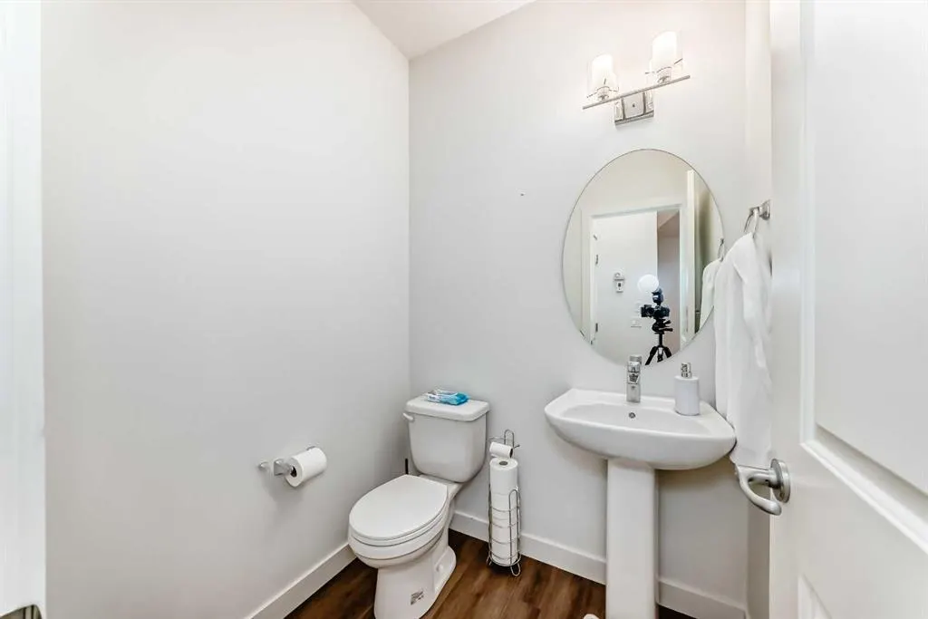 15 Evanscrest Park NW, #208