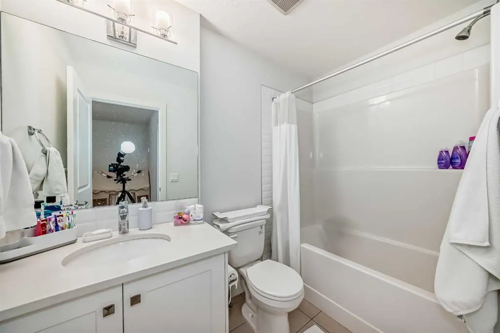 15 Evanscrest Park NW, #208