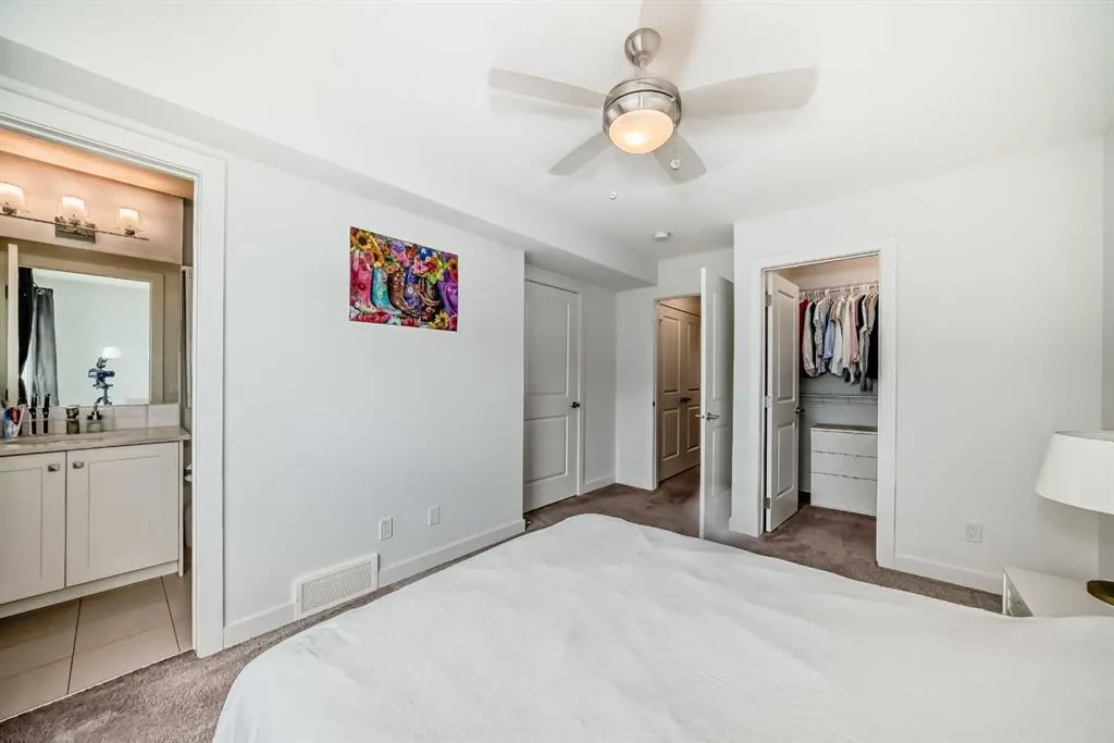 15 Evanscrest Park NW, #208