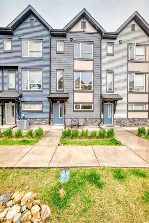 15 Evanscrest Park NW, #208