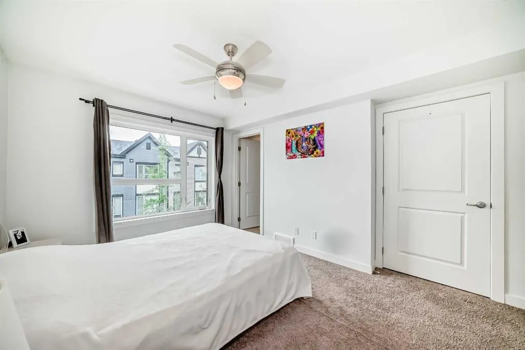 15 Evanscrest Park NW, #208