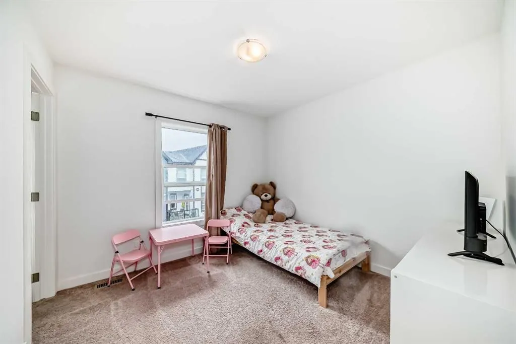 15 Evanscrest Park NW, #208