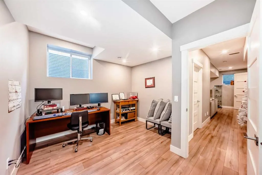 413 25 Avenue NE, #2