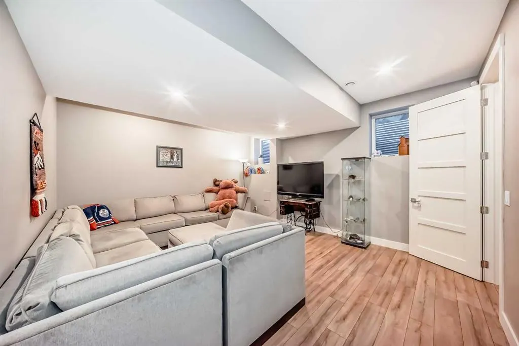 413 25 Avenue NE, #2