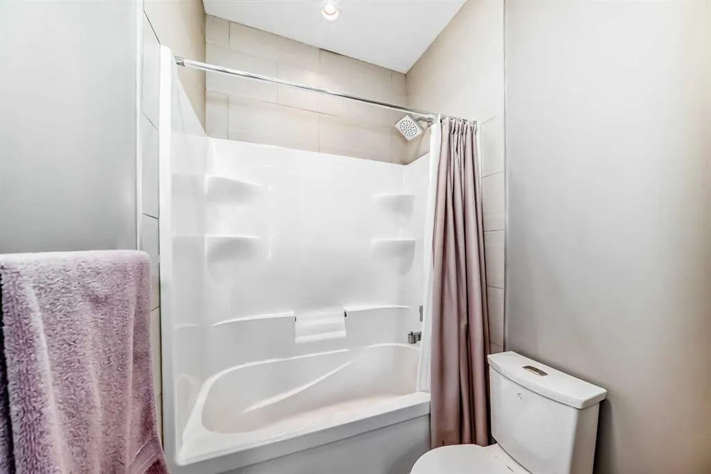 413 25 Avenue NE, #2