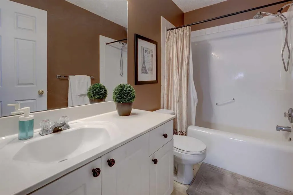 67 Tarington Road NE