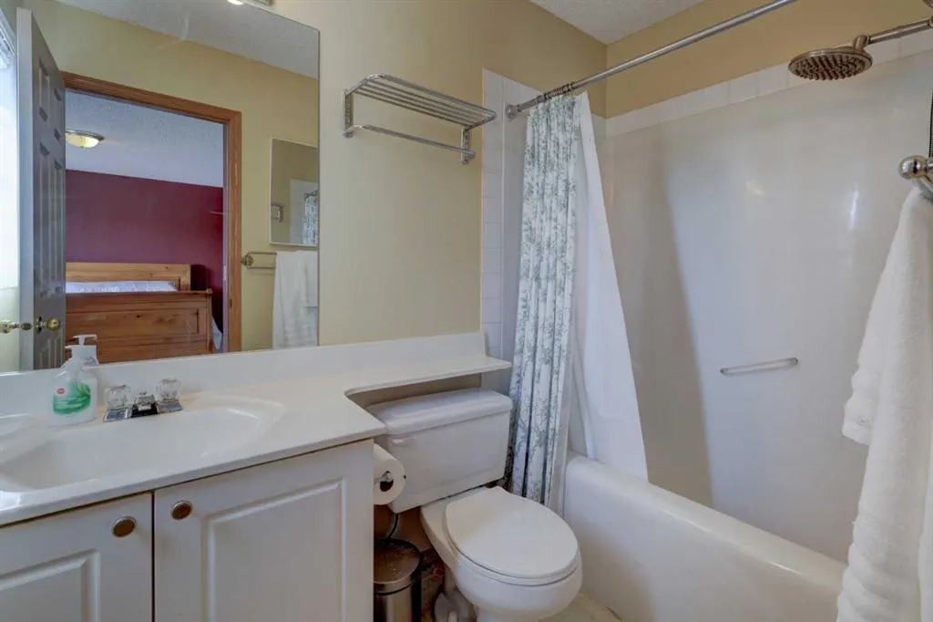 67 Tarington Road NE