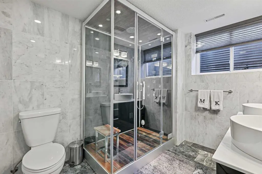 875 Midridge Drive SE