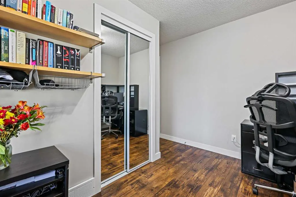 875 Midridge Drive SE