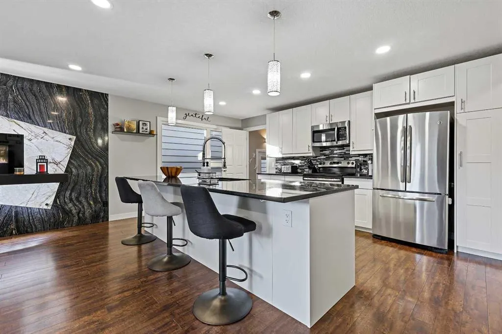 875 Midridge Drive SE