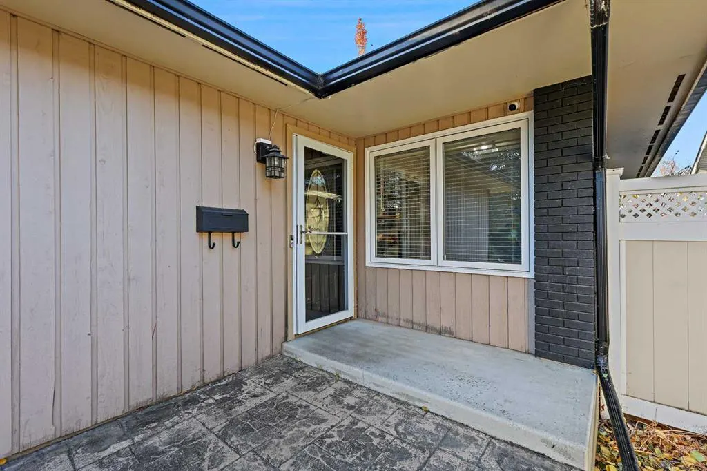 875 Midridge Drive SE