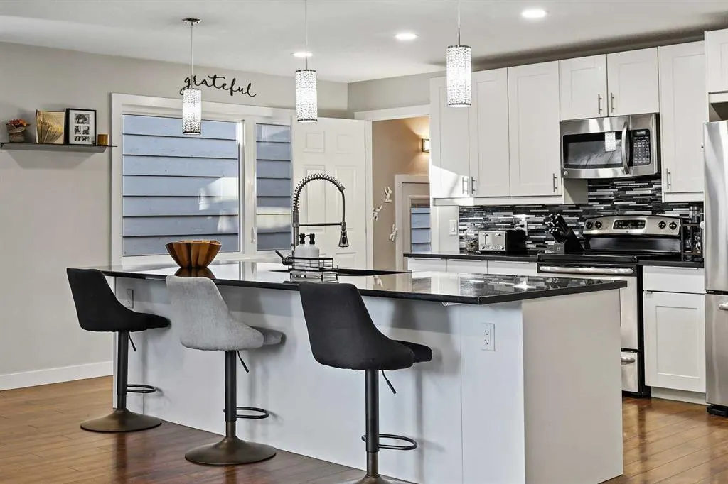 875 Midridge Drive SE