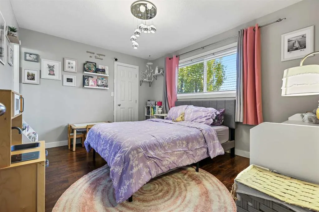 875 Midridge Drive SE