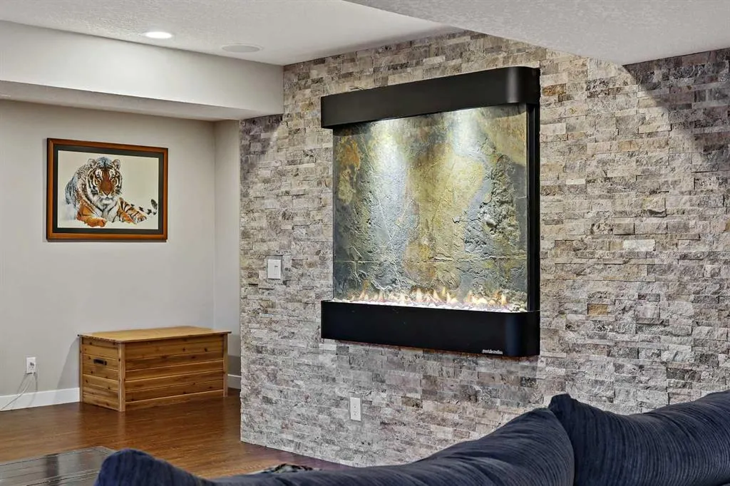 875 Midridge Drive SE