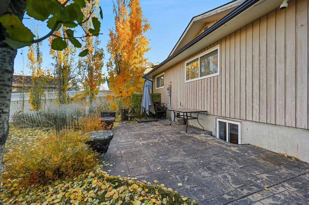 875 Midridge Drive SE