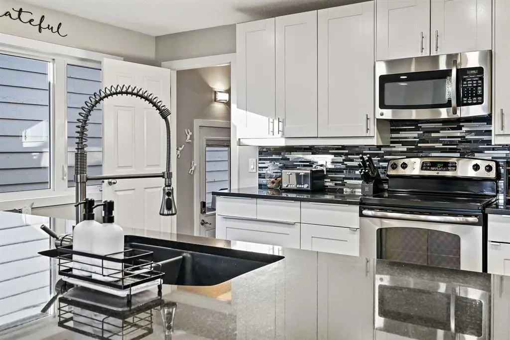 875 Midridge Drive SE