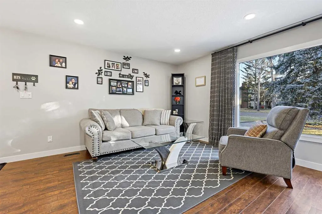 875 Midridge Drive SE