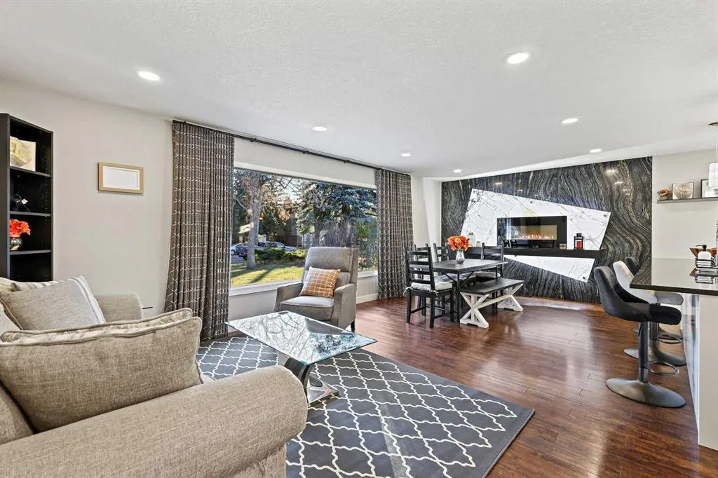 875 Midridge Drive SE