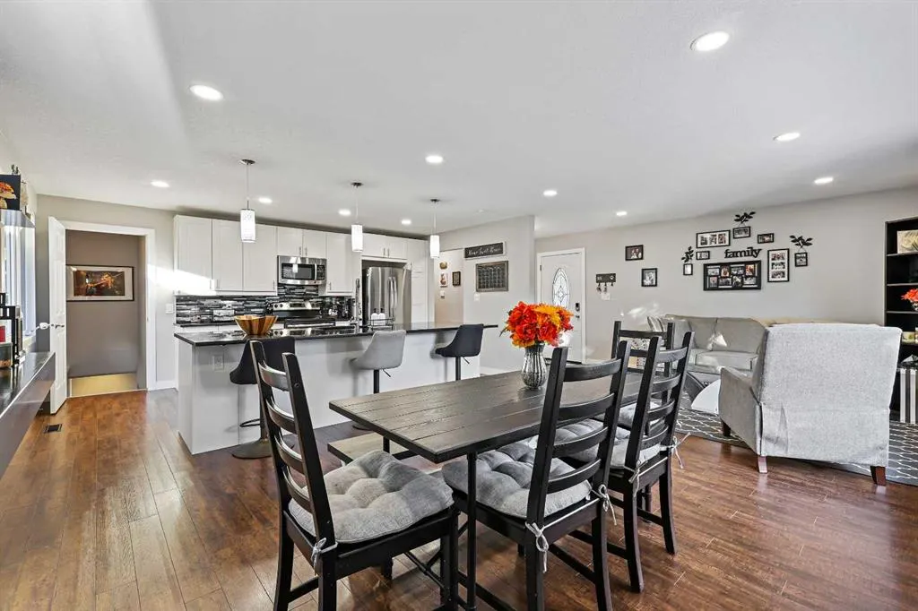 875 Midridge Drive SE