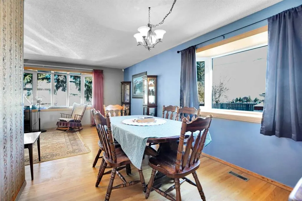 272 Sackville Drive SW