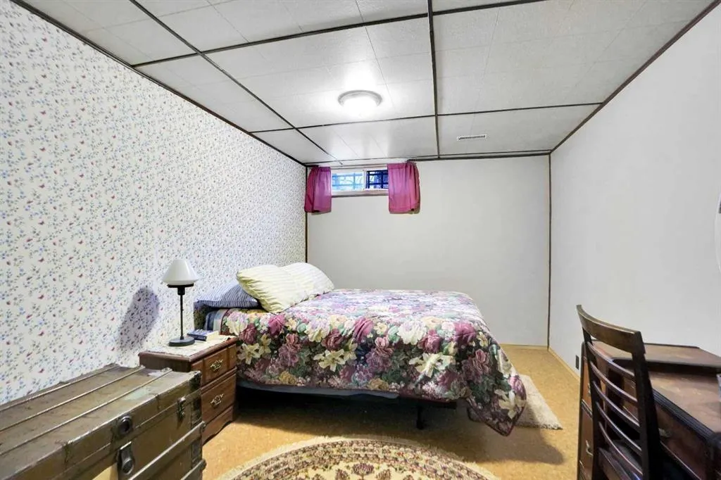 272 Sackville Drive SW