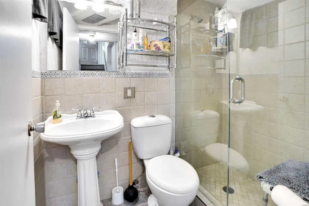 272 Sackville Drive SW