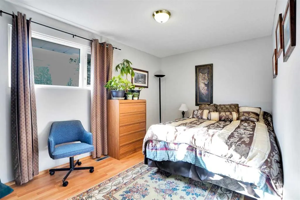 272 Sackville Drive SW