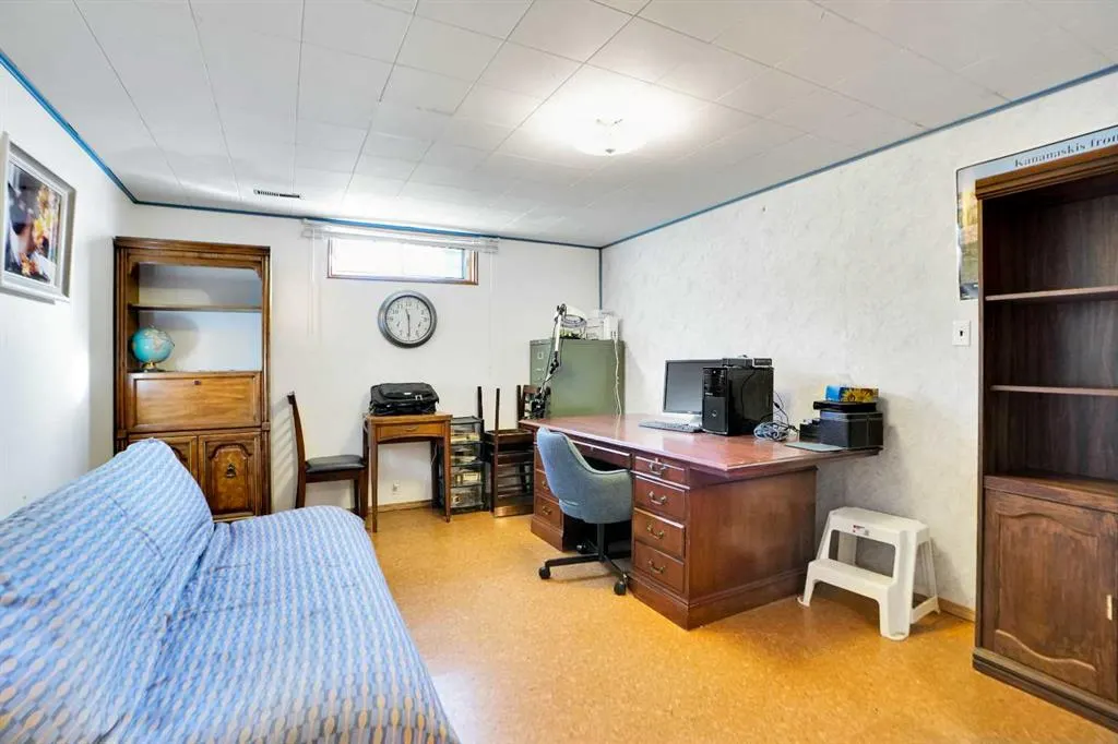 272 Sackville Drive SW