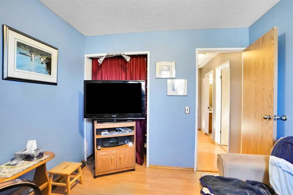 272 Sackville Drive SW