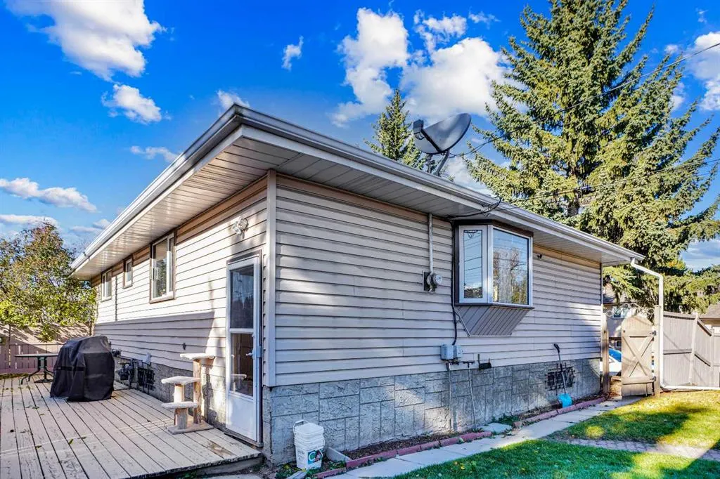 272 Sackville Drive SW