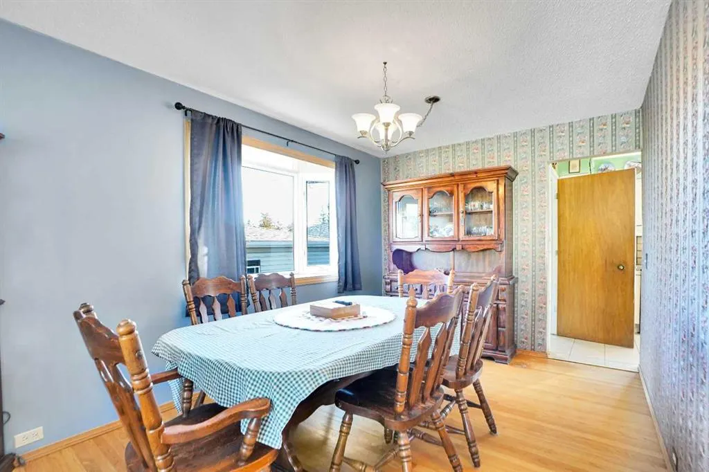 272 Sackville Drive SW