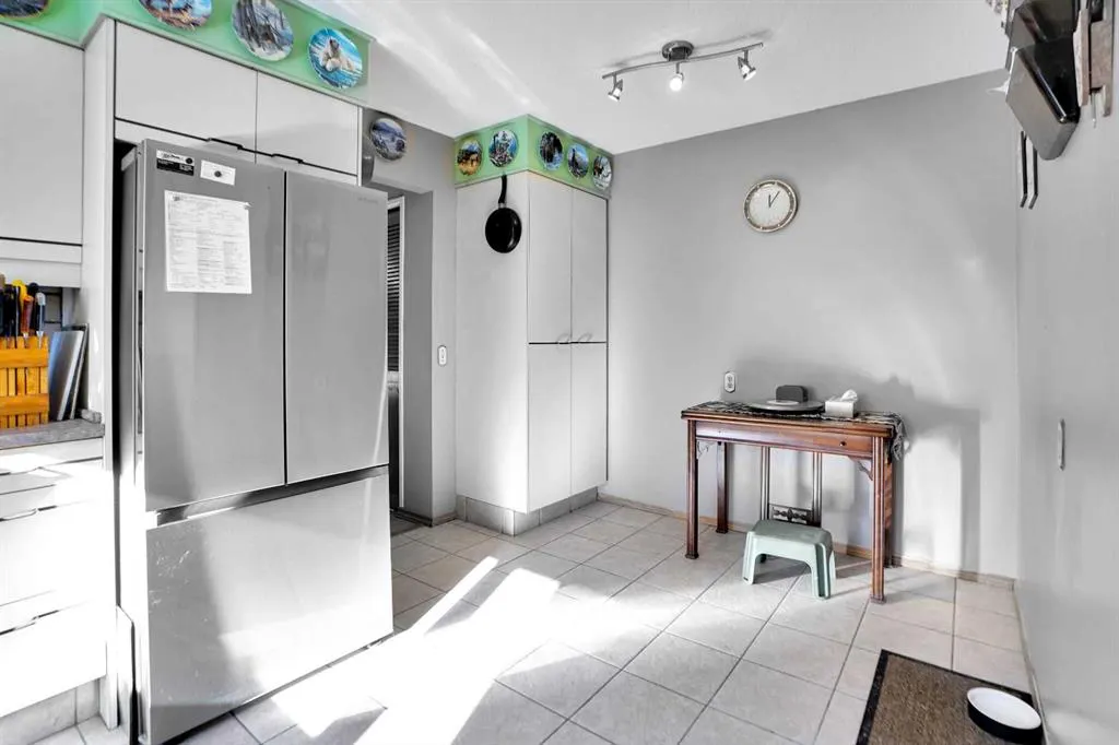 272 Sackville Drive SW