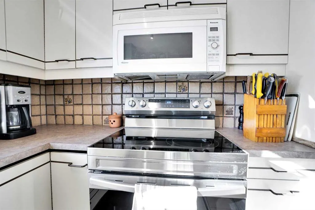 272 Sackville Drive SW