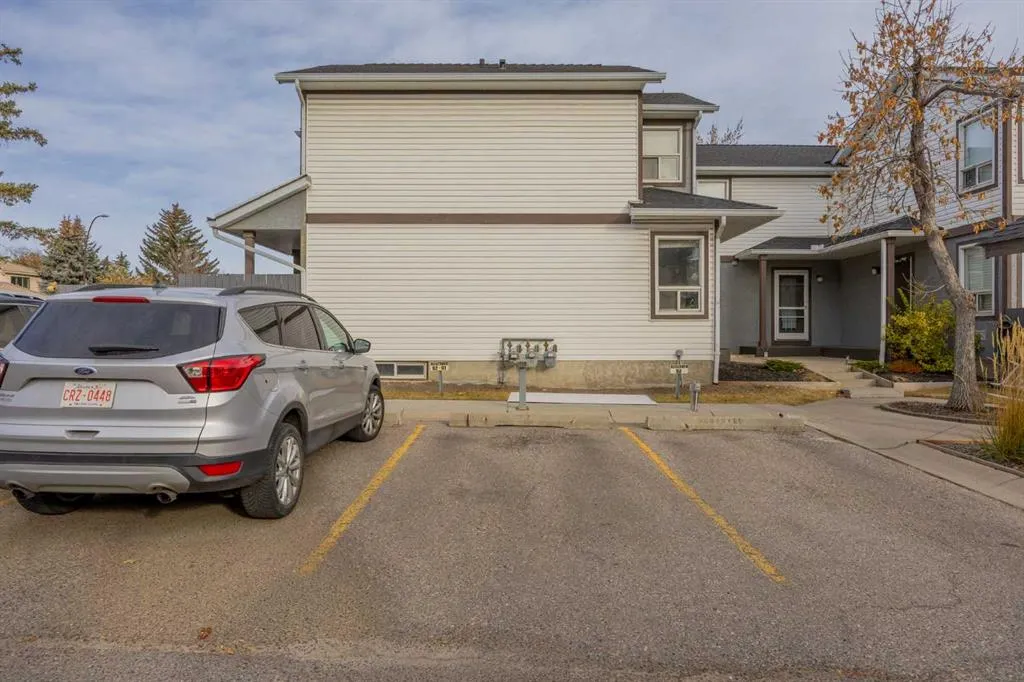 502 Signal Hill Green SW