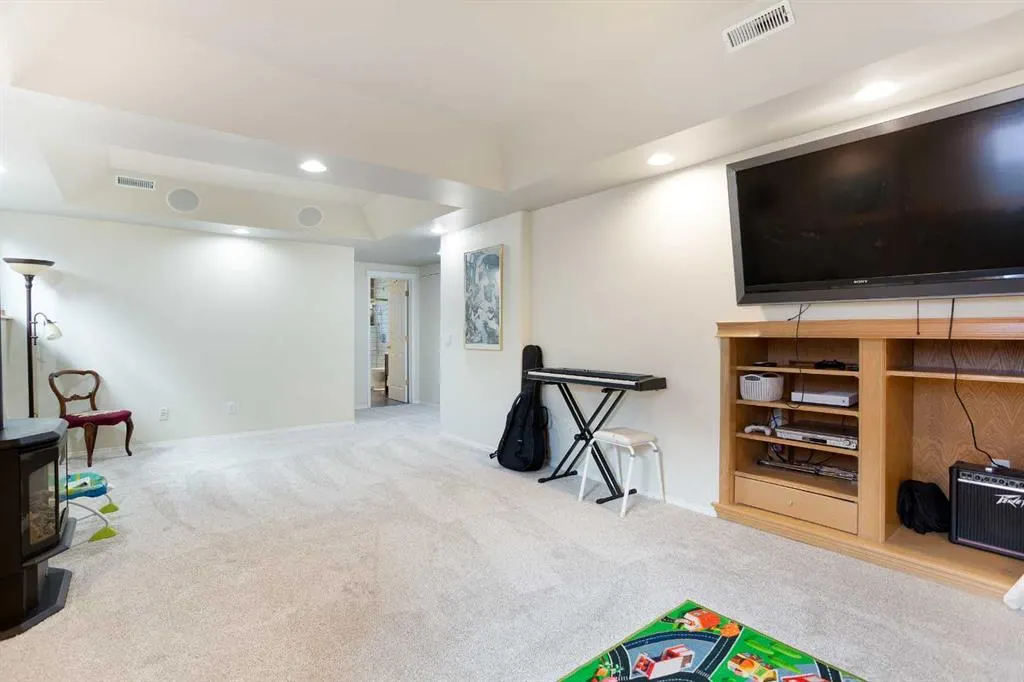 214 Canals Boulevard SW