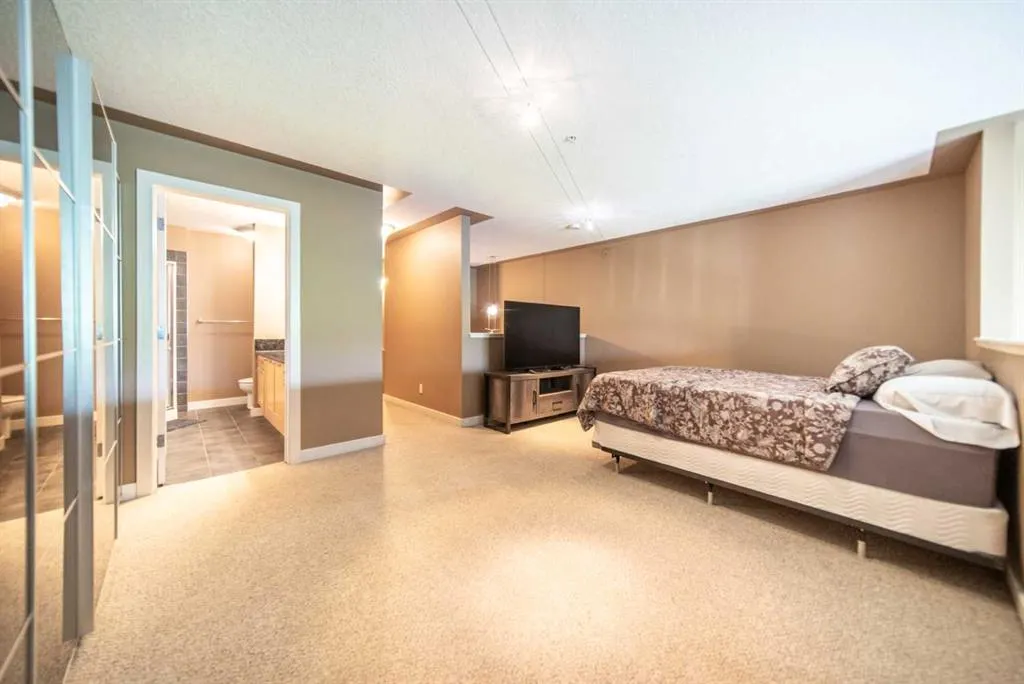 1505 27 Avenue SW, #102