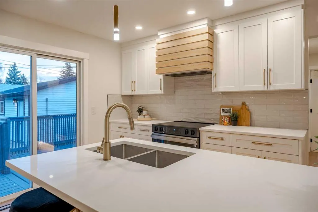 1024 Hunterston Place NW