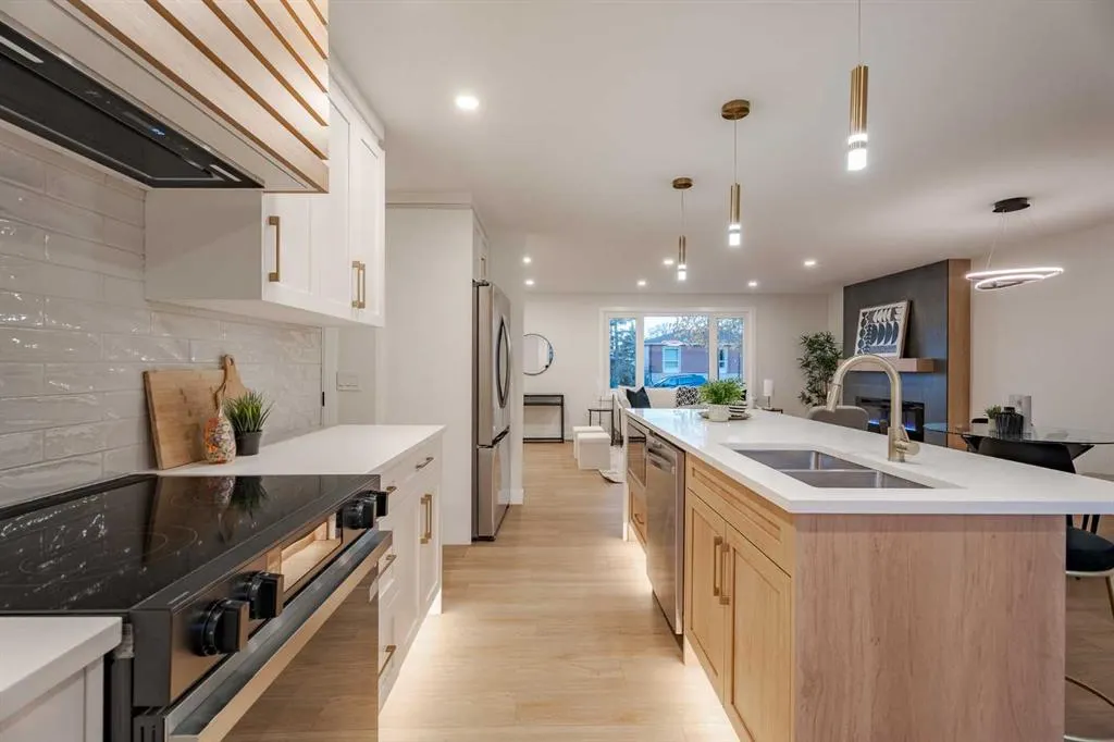 1024 Hunterston Place NW