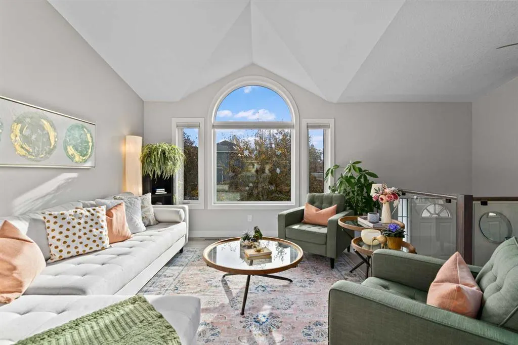 12 Mckenzie Lake Crescent SE