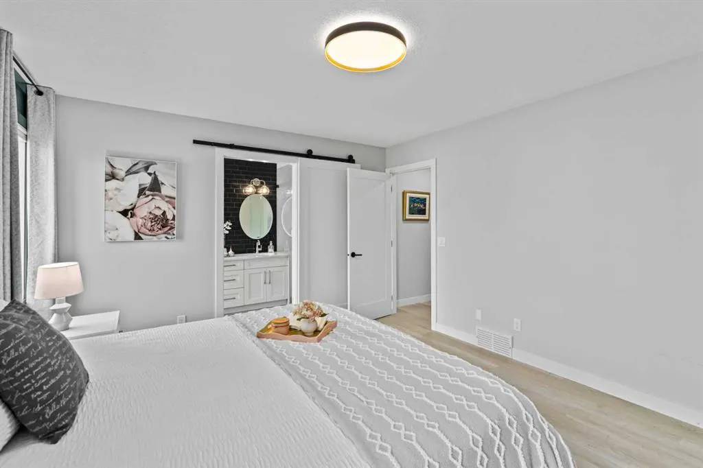 12 Mckenzie Lake Crescent SE