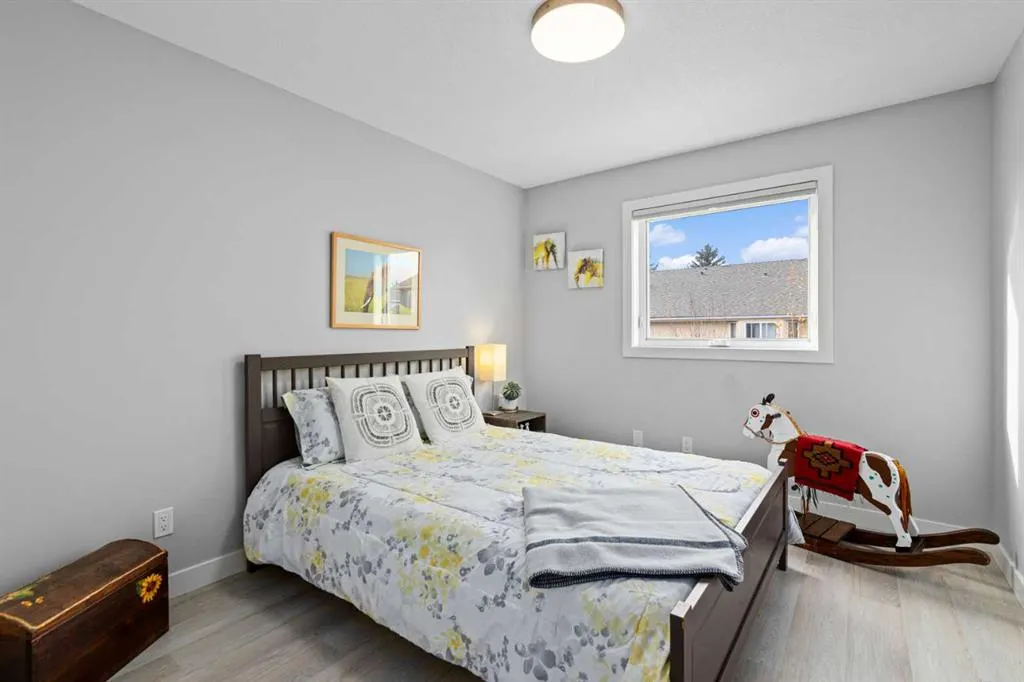 12 Mckenzie Lake Crescent SE