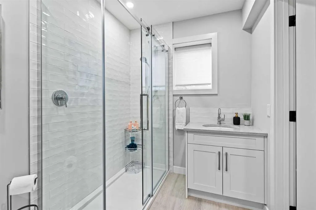 12 Mckenzie Lake Crescent SE