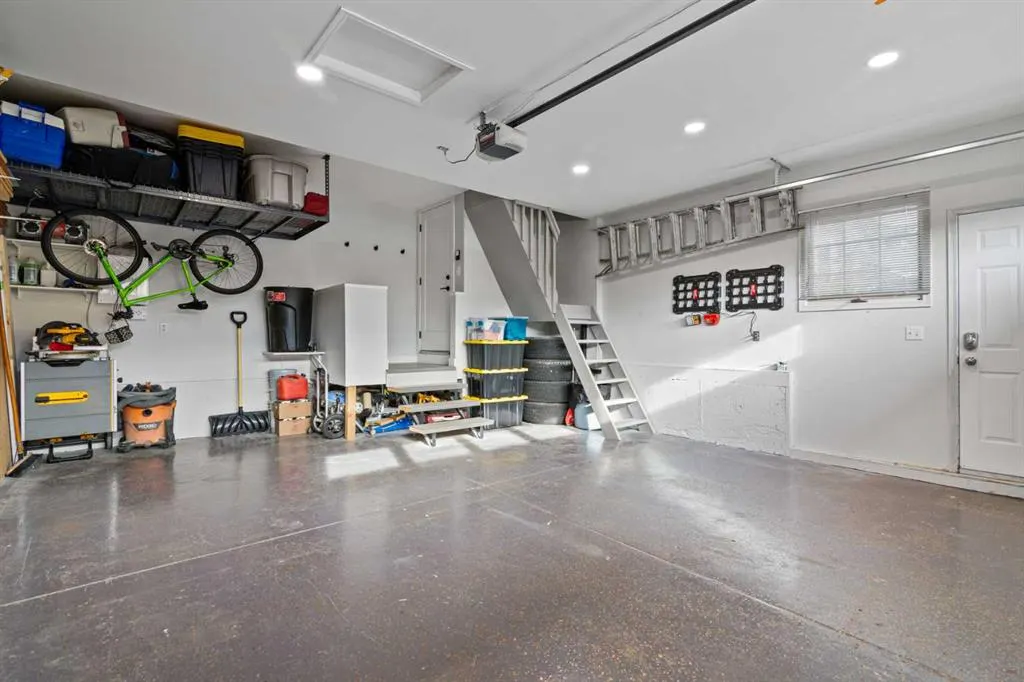 12 Mckenzie Lake Crescent SE