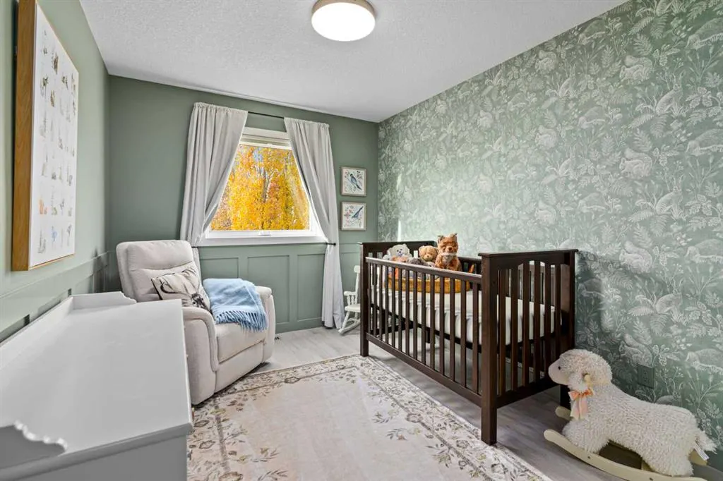 12 Mckenzie Lake Crescent SE