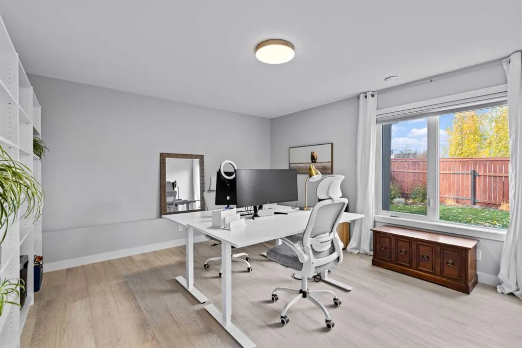 12 Mckenzie Lake Crescent SE