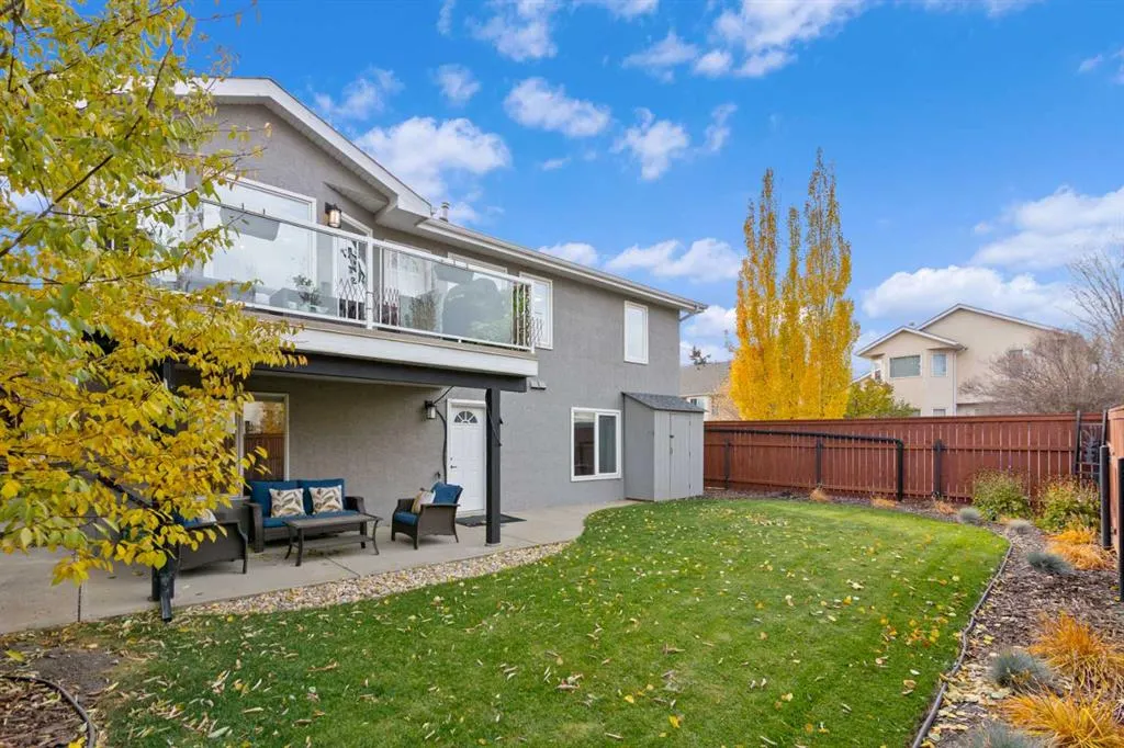 12 Mckenzie Lake Crescent SE